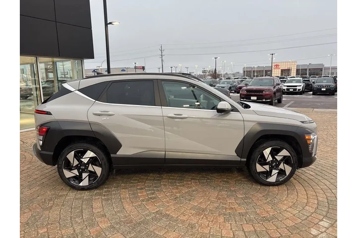 $27795 : 2025 Kona Limited image 4