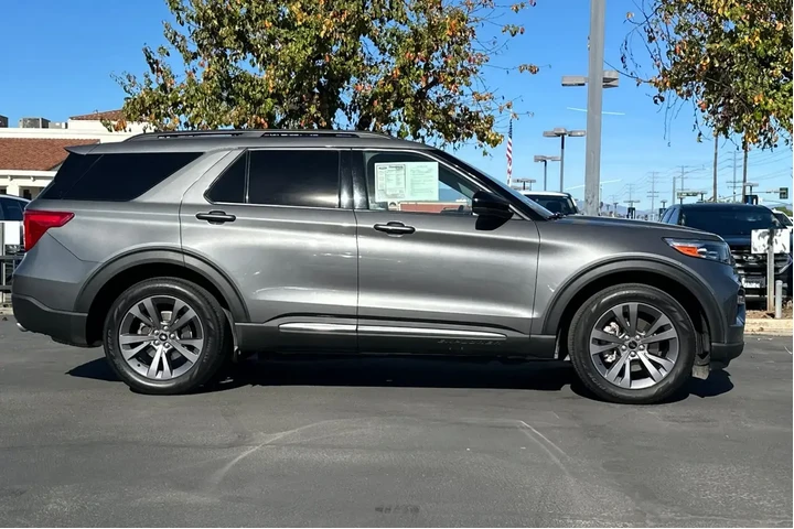 $28981 : Ford Explorer 2023 XLT 4dr S image 3