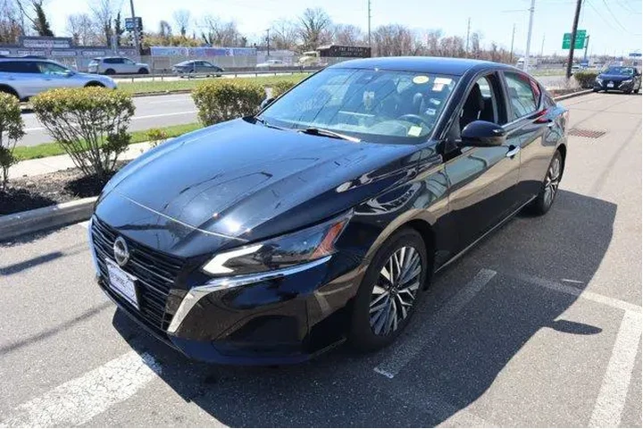 $18585 : Nissan Altima 2023 2.5 SV 4d image 9