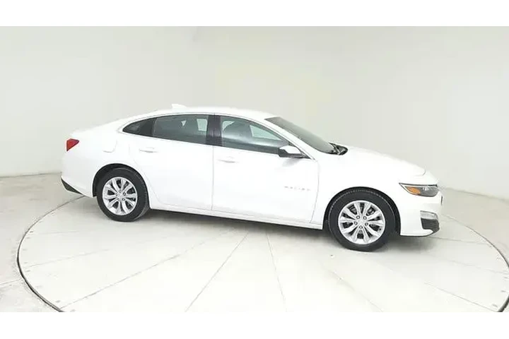 $17983 : Chevrolet Malibu 2023 LT 4dr image 4