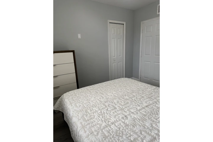 $1000 : Se Renta Cuarto Amueblado. image 2