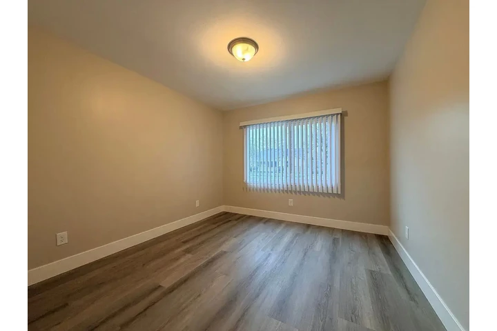 $1000 : charming 2-bedroom home image 4