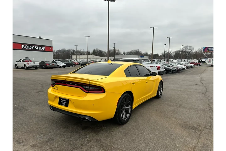 $15980 : 2017 Charger R/T RWD image 2