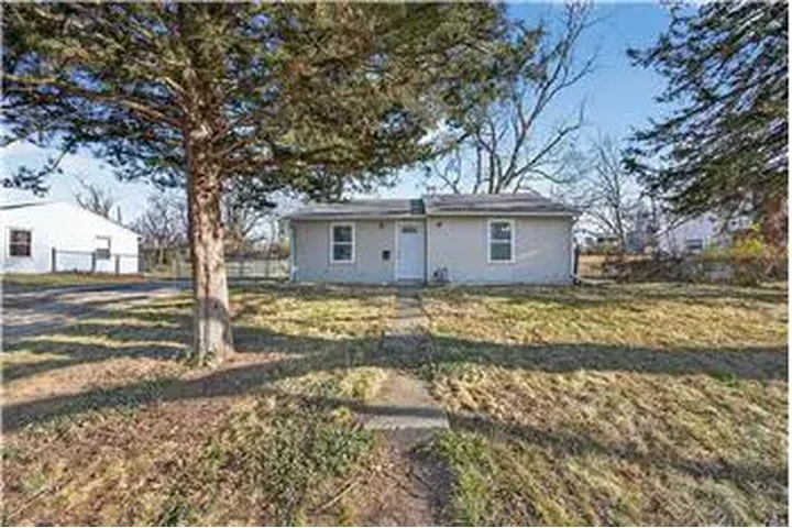 $750 : Rental property with 2 bedro image 1