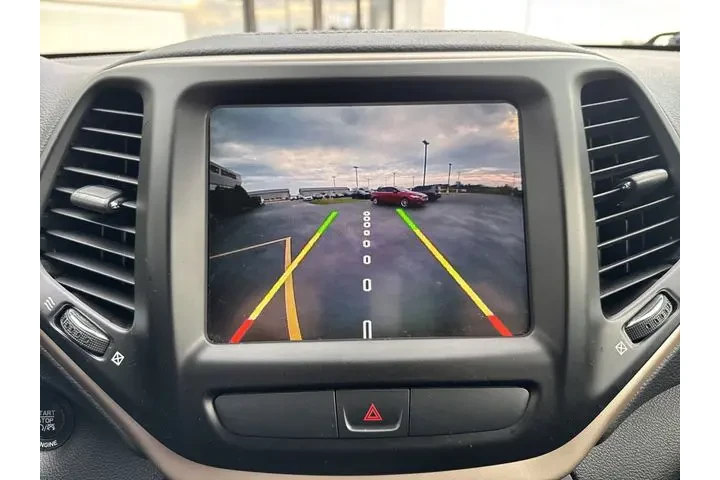 $8799 : Pre-Owned 2015 Cherokee Latit image 8