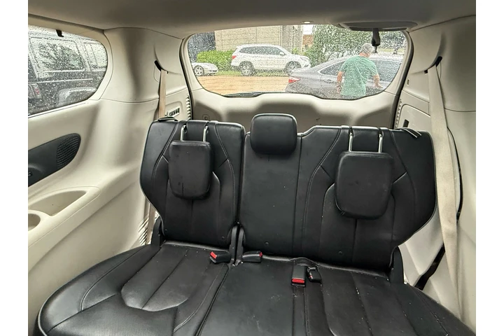 $11990 : 2018 Pacifica Limited image 9