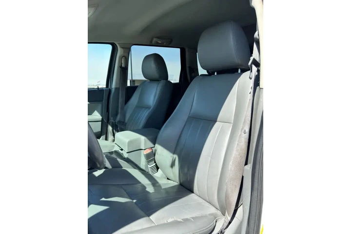 $5500 : 2006 Grand Cherokee Laredo image 9