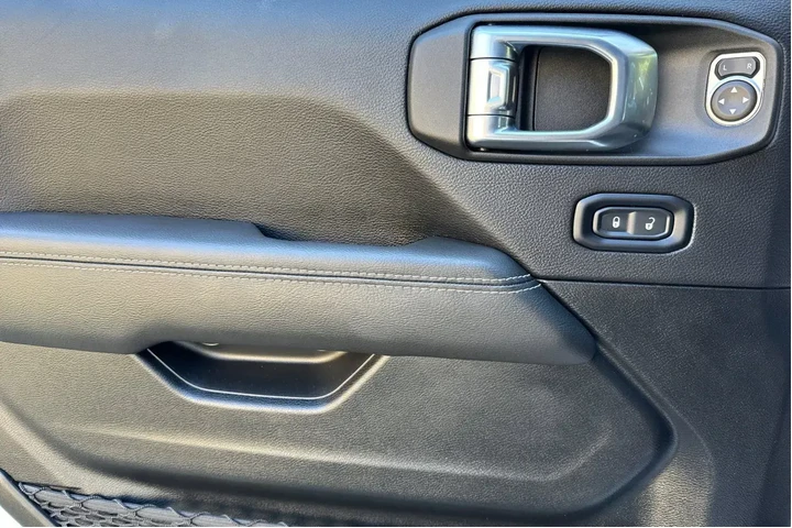 $29288 : Jeep Wrangler Unlimited 2022 image 10