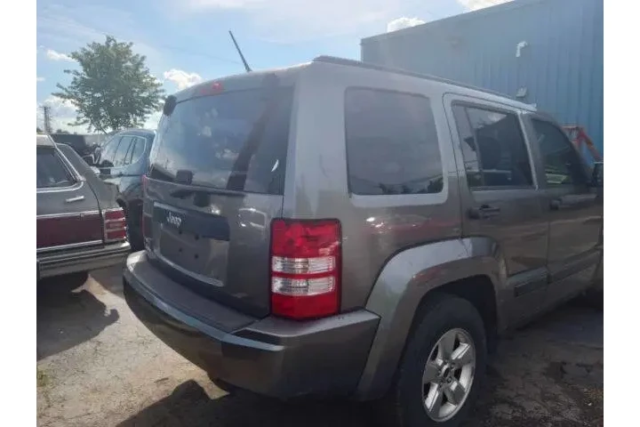 $7800 : 2012 Liberty Sport image 7