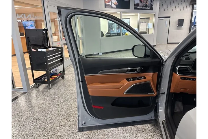 $38498 : 2023 Telluride SX-Prestige X- image 9