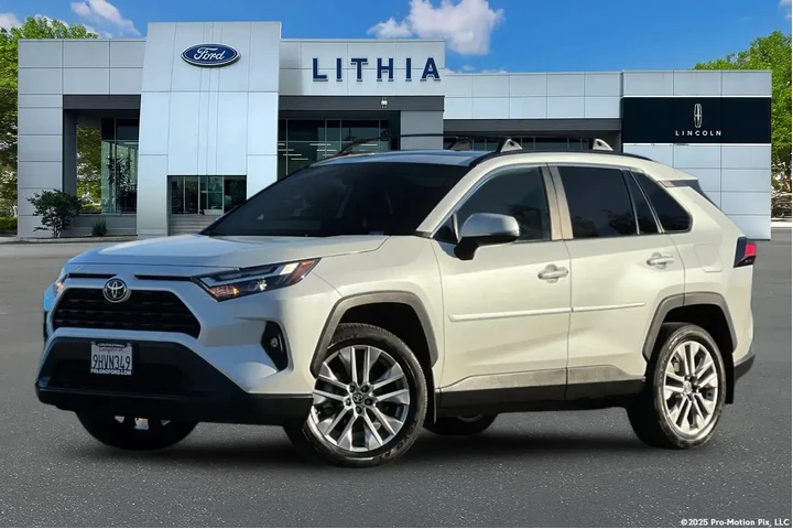$27000 : Toyota RAV4 2023 XLE Premium image 1
