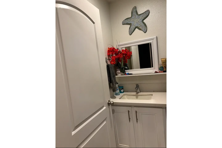 $800 : Cuarto en casa grande image 2