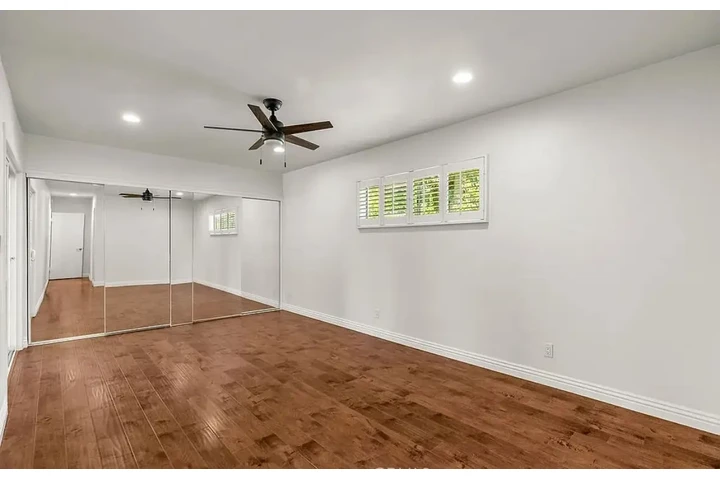 $2470 : 3 Bedroom House in South LA image 6