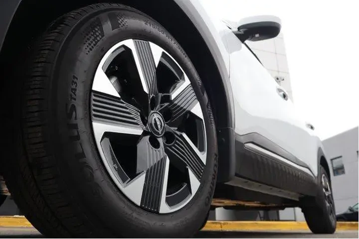 $20808 : Nissan Kicks 2025 AWD SV 4dr image 9