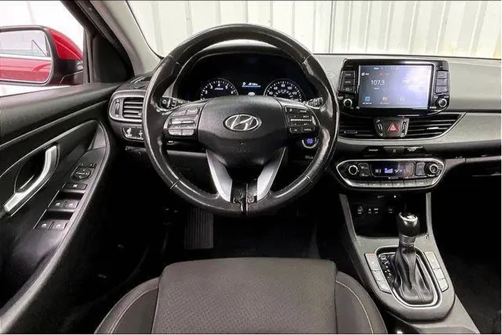 $14490 : Hyundai ELANTRA GT 2018 4dr image 5