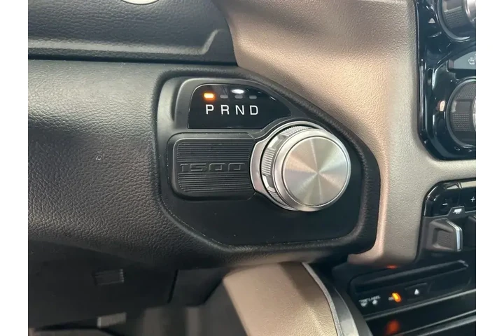 $24832 : Ram 1500 2019 4x2 Laramie 4d image 8