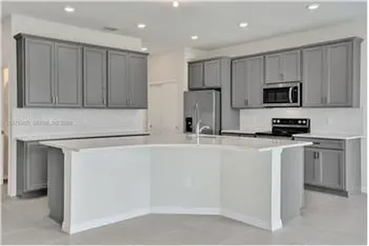 $4100 : Rental property with 3 bedro image 5