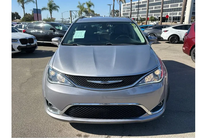$16777 : 2017 Pacifica Touring-L image 3