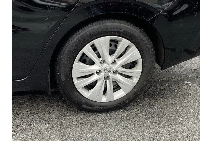 $18250 : Nissan Sentra 2025 S 4dr Sed image 9