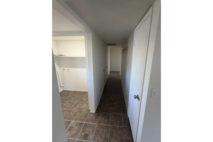 $1000 : 3BR/2BA charming updated home image 5