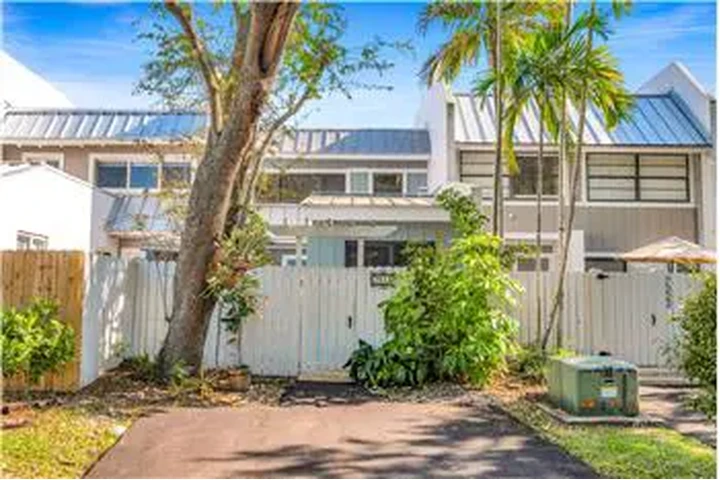 $5500 : Rental property with 3 bedro image 1