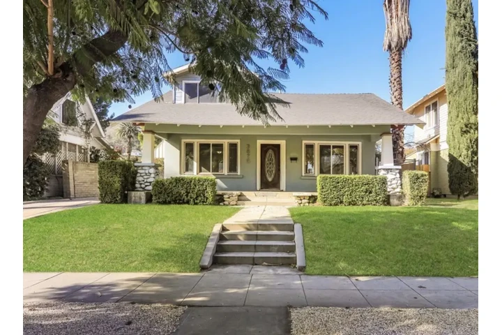 $1895 : Nice 3BD Unit Available Now image 2