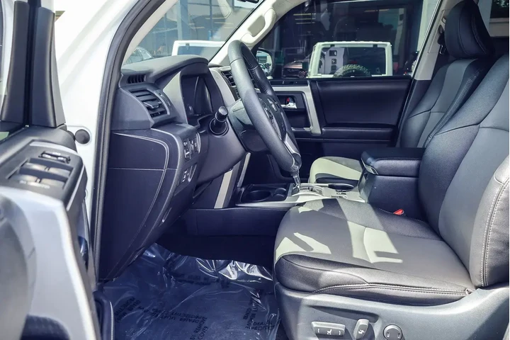 $39500 : Toyota 4Runner 2022 4x2 SR5 image 2