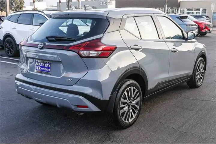 $14395 : Nissan Kicks 2023 SV 4dr Cro image 6