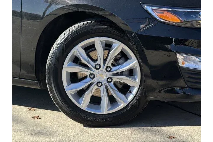 $19061 : Chevrolet Malibu 2024 LT 4dr image 3