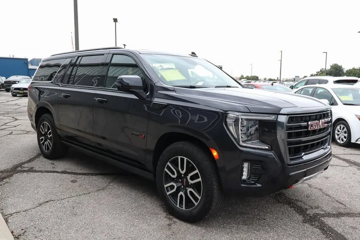 $66488 : 2024 Yukon XL AT4 image 3
