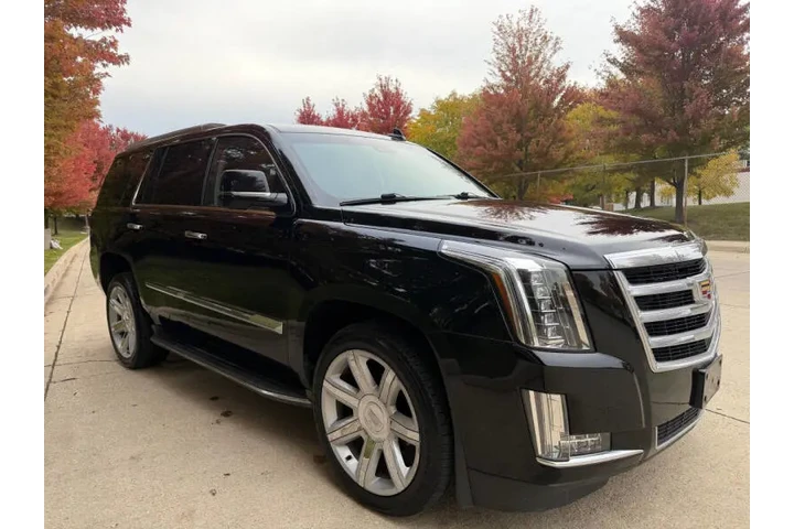 $23997 : 2015 Escalade Luxury image 1