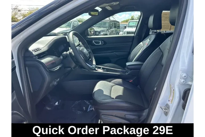 $19074 : Jeep Compass 2024 4x4 Trailh image 10