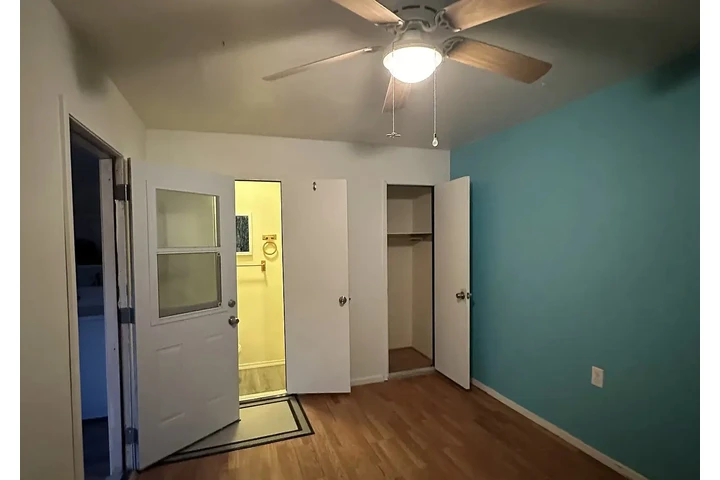 $1000 : This is a studio-style unit wi image 6