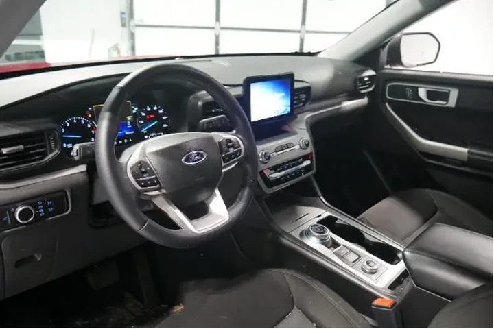 $32500 : Ford Explorer 2023 AWD XLT 4 image 9
