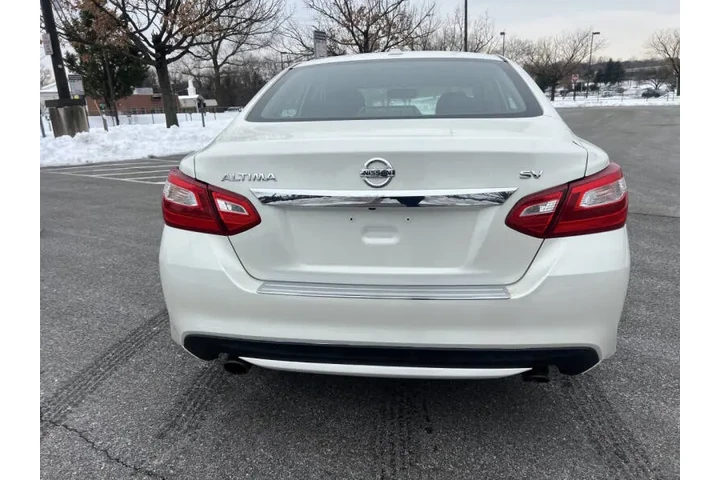 $8500 : 2016 Altima 2.5 SV image 7