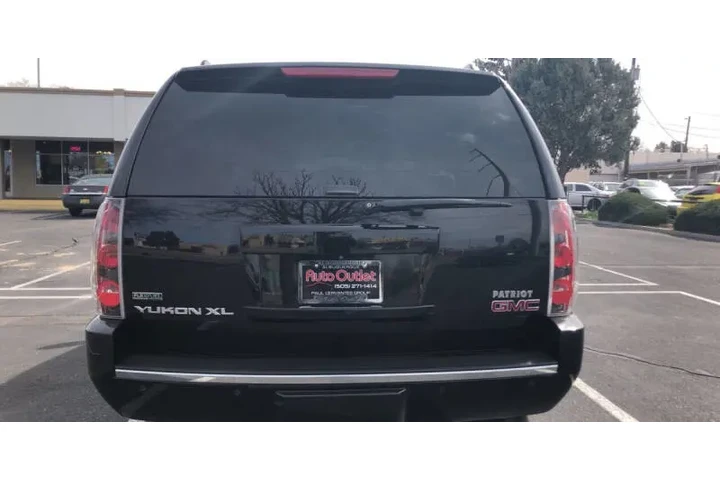 2012 GMC Yukon XL Denali image 7