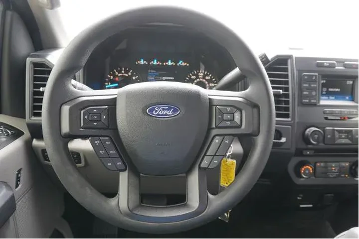 $17725 : Ford F-150 2017 4x2 XL 2dr R image 9