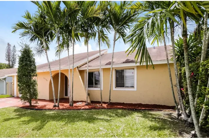 $2457 : 3 bed in Miami Florida image 1