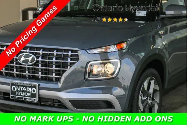 $20862 : Hyundai VENUE 2025 SEL 4dr C image 5