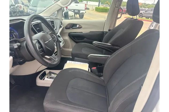 $18490 : Chrysler Voyager 2022 LX 4dr image 9