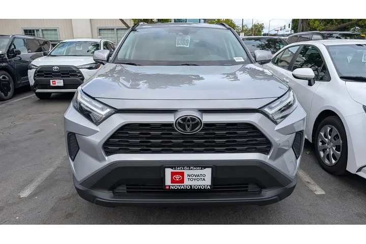 $38499 : Gold Certified 2025 RAV4 XLE image 2