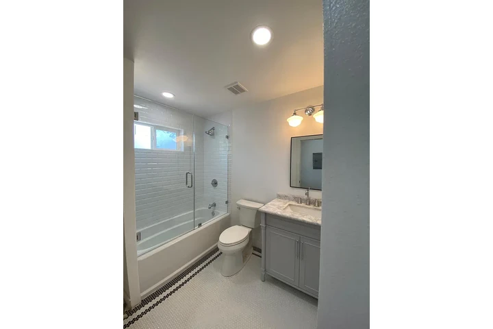 $1500 : Charming 3BR / 2BA image 6