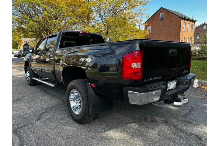 $55000 : 2011 Silverado 3500HD 4WD Cre image 3