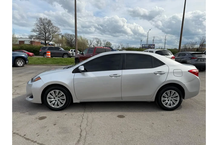 $12450 : 2019 Corolla LE image 5
