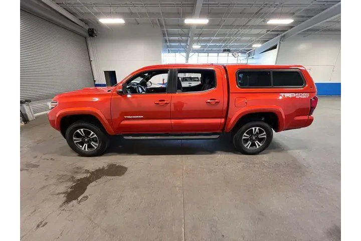 $33970 : Toyota Tacoma 2018 4x4 TRD S image 6