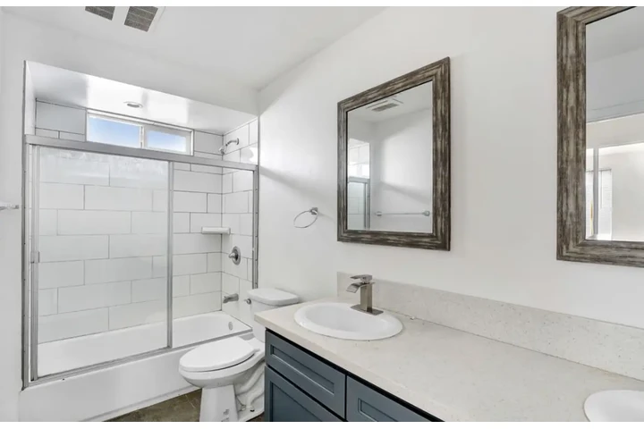 $1500 : 1 Bedroom Apt in South Gate image 7