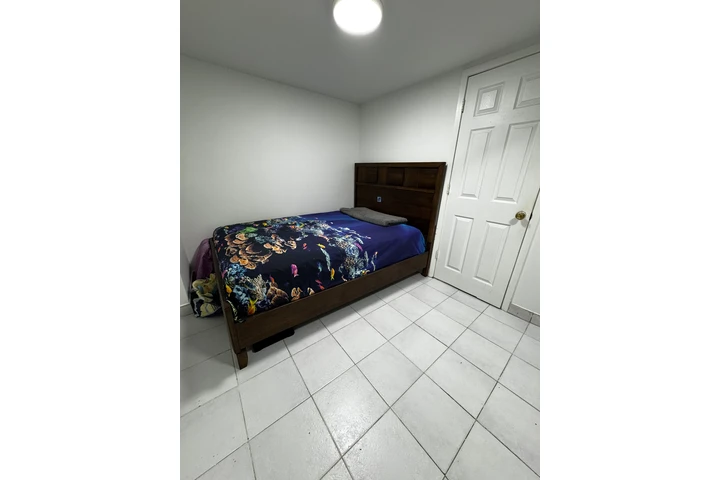 $800 : Cuarto para Sra./Srta. image 1