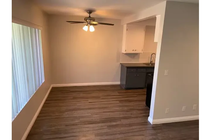 $1100 : Moderno Apto en Los Ángeles image 5