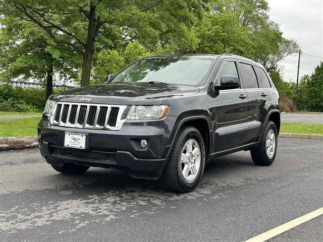 2012 Grand Cherokee Laredo image 3