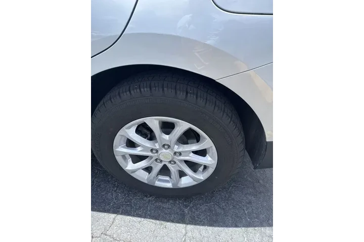 $7890 : Chevrolet Equinox 2020 LS 4d image 6
